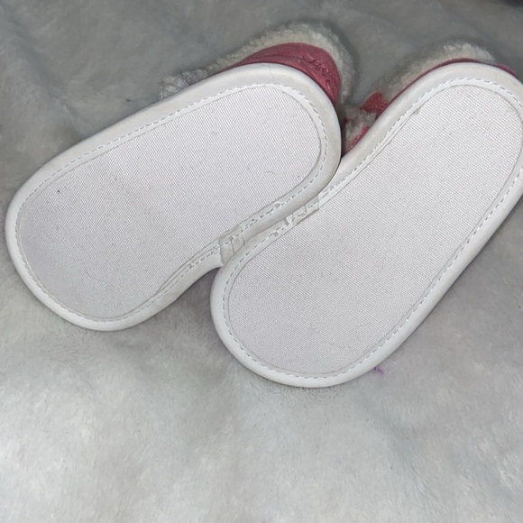 Holiday Disney Minnie Mouse Baby Booties - Picture 5 of 5